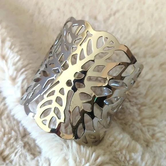 Unbranded Jewelry - Leaf cutout Women's Cuff Bracelet